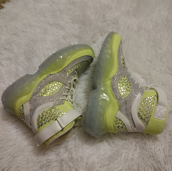Cape Robbin Vada Rhinestone Embellished Sneakers Lime Green Size 6 🆕 - Picture 3 of 8